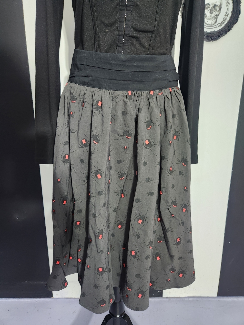Sourpuss Widow Spider Skirt - Picture 2 of 8